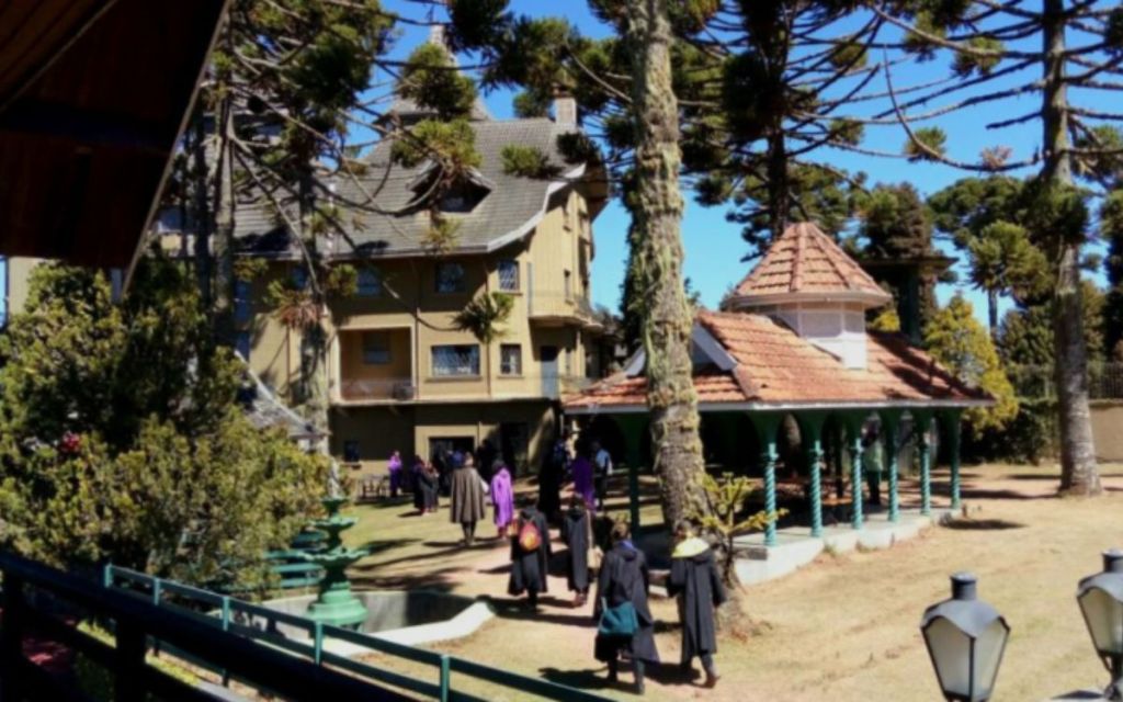 Escola de Magia e Bruxaria do Brasil