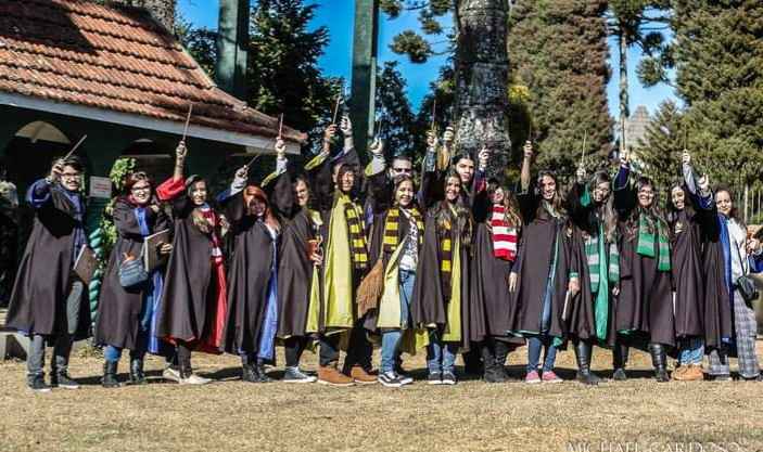 Alunos da Escola de Magia e Bruxaria do Brasil